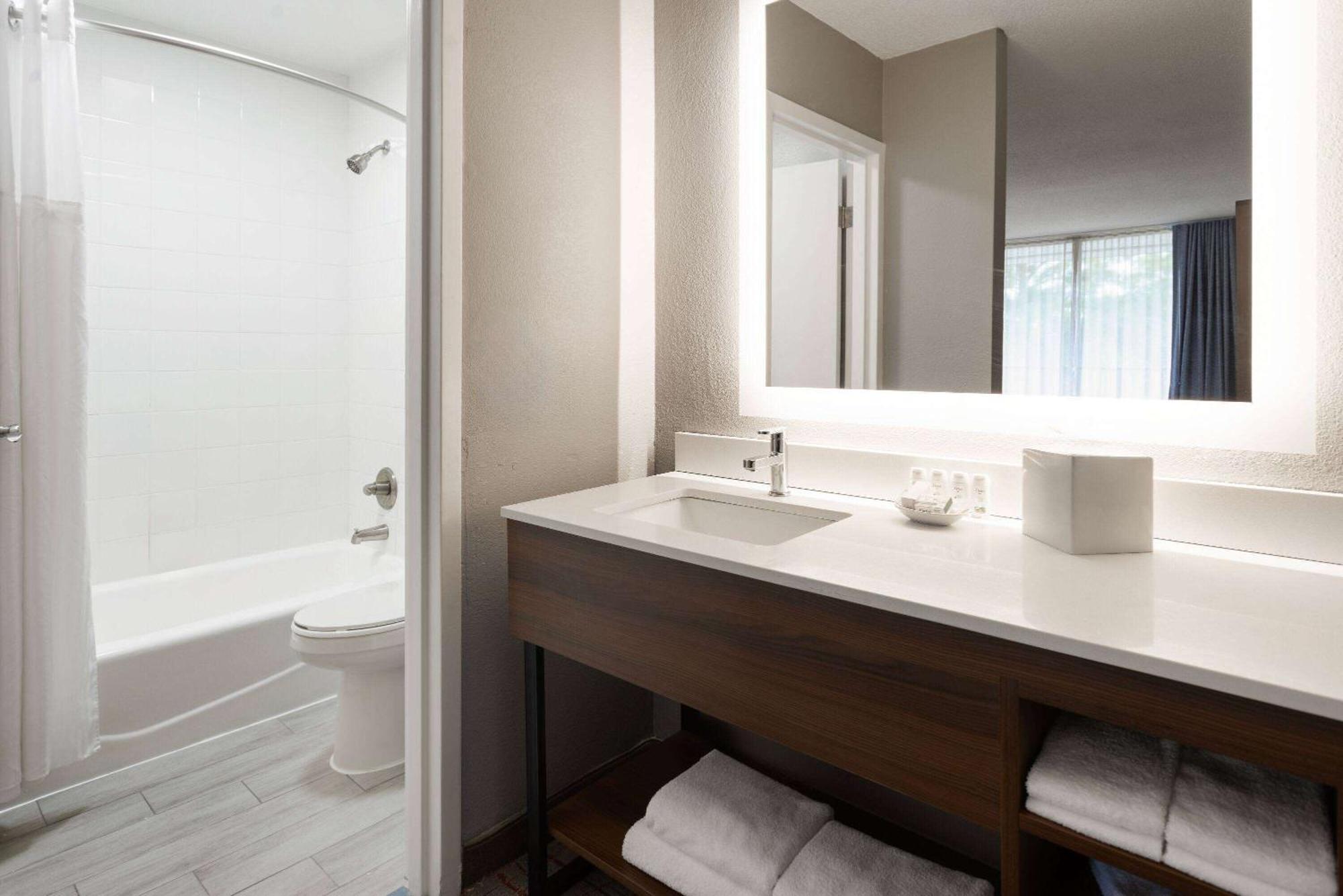 Hawthorn Extended Stay By Wyndham Columbia-Ft Jackson ภายนอก รูปภาพ