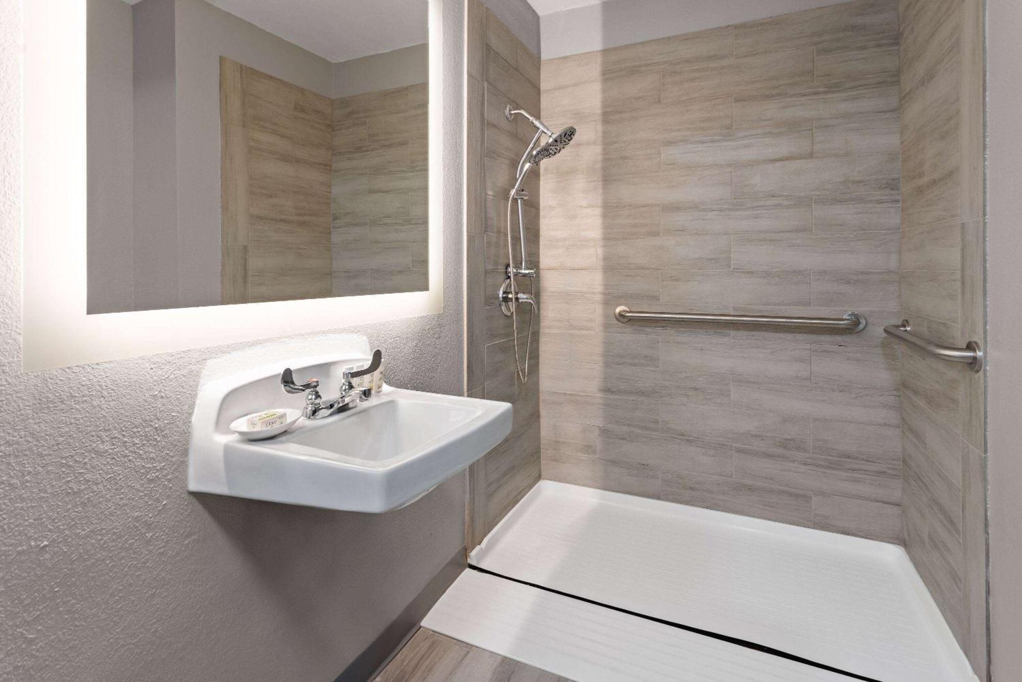 Hawthorn Extended Stay By Wyndham Columbia-Ft Jackson ภายนอก รูปภาพ